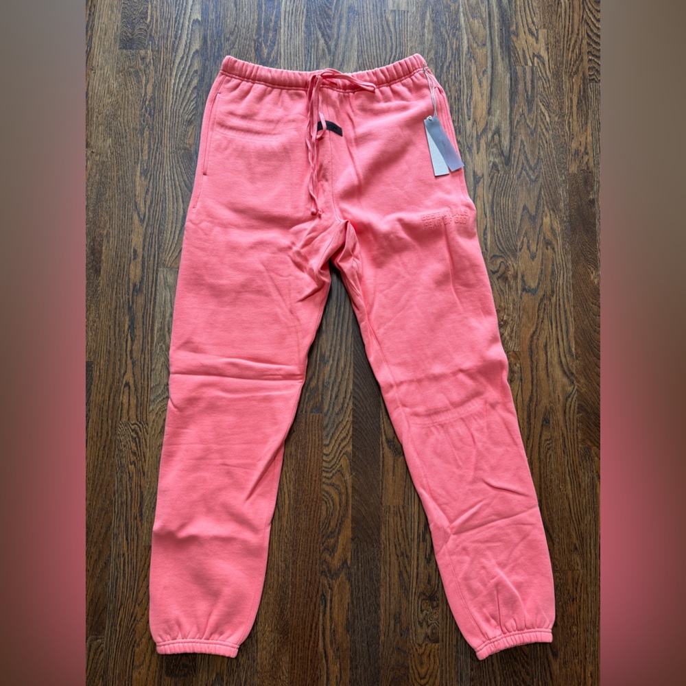 NWT and in original packaging: Men’s Essentials/Fear of God salmon sweatpants